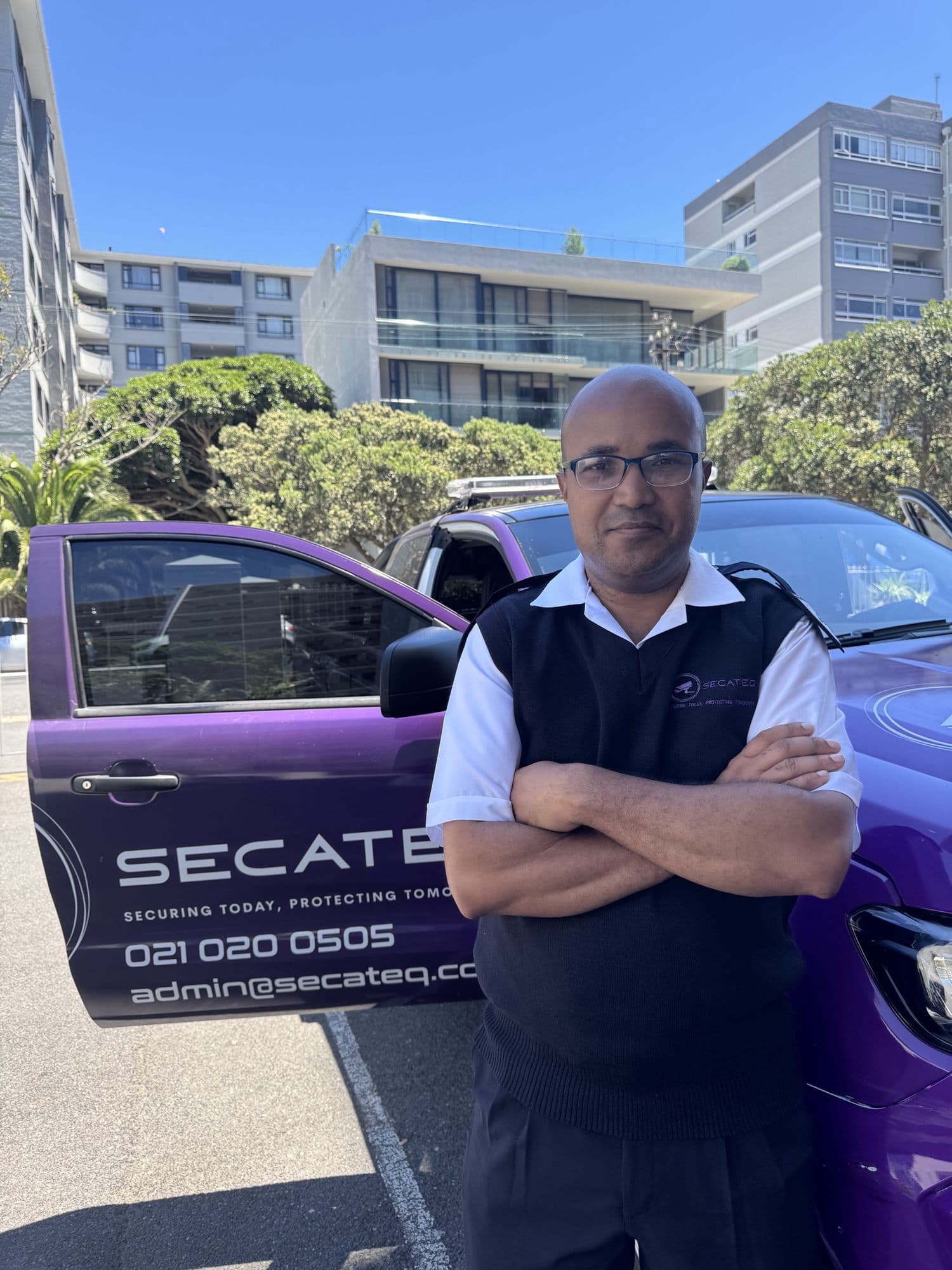 A SecaTeq officer standing by a SecaTeq vehicle